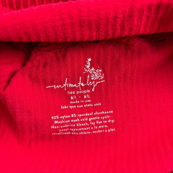 FREE PEOPLE INTIMATELY Women’s Berry Colored Ribbed Racerback Tank size: Med/Lrg - Picture 3 of 5